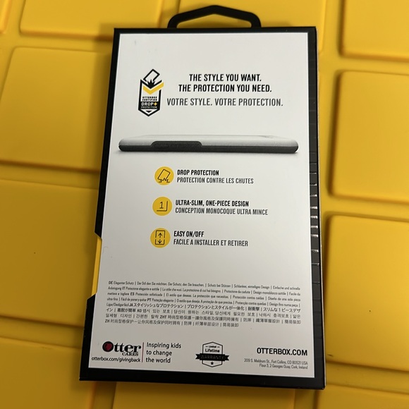 New OtterBox Symmetery iPhone X - XS - Picture 3 of 3